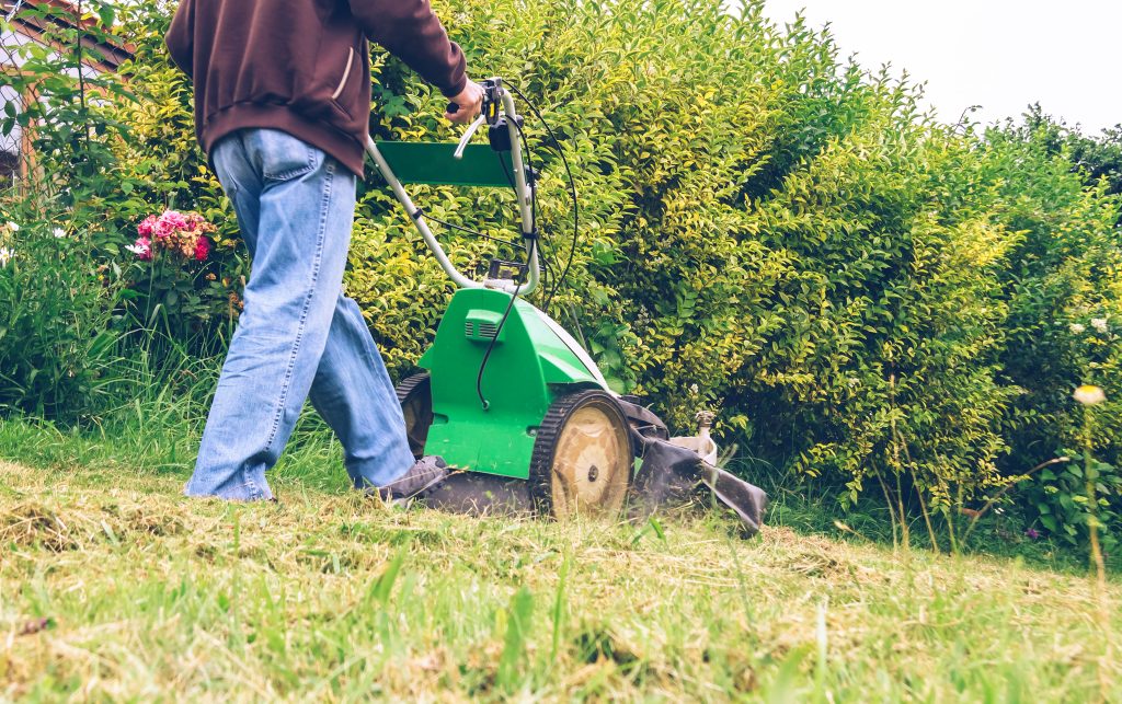 Faucheuse d&rsquo;herbe : sécurité et bonnes pratiques à adopter
