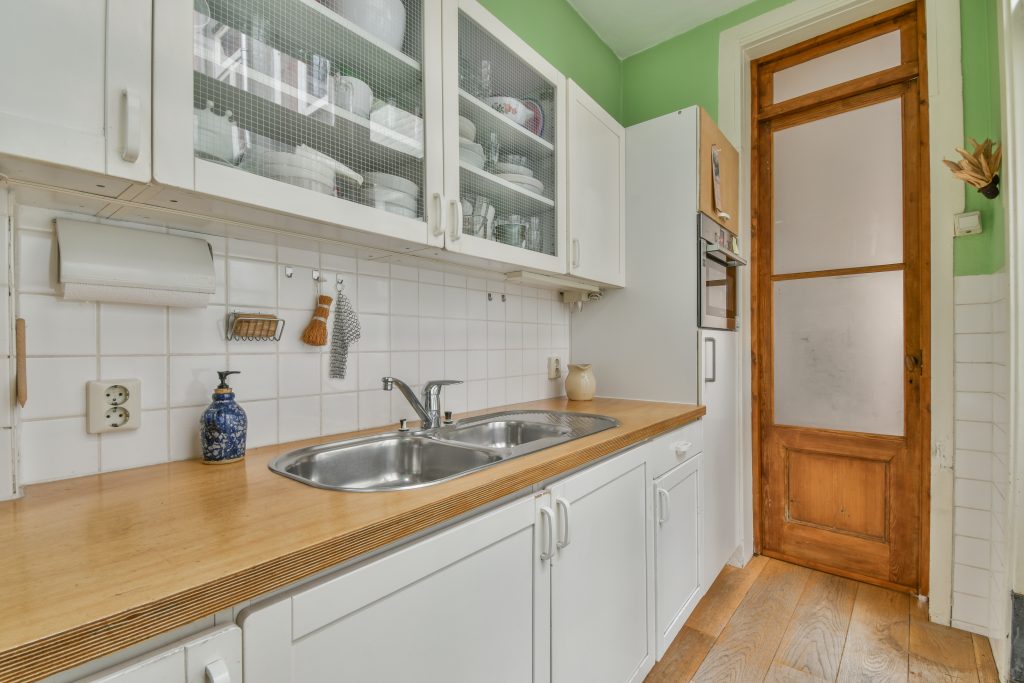 Tendances déco pour créer une ambiance chaleureuse dans votre kitchenette