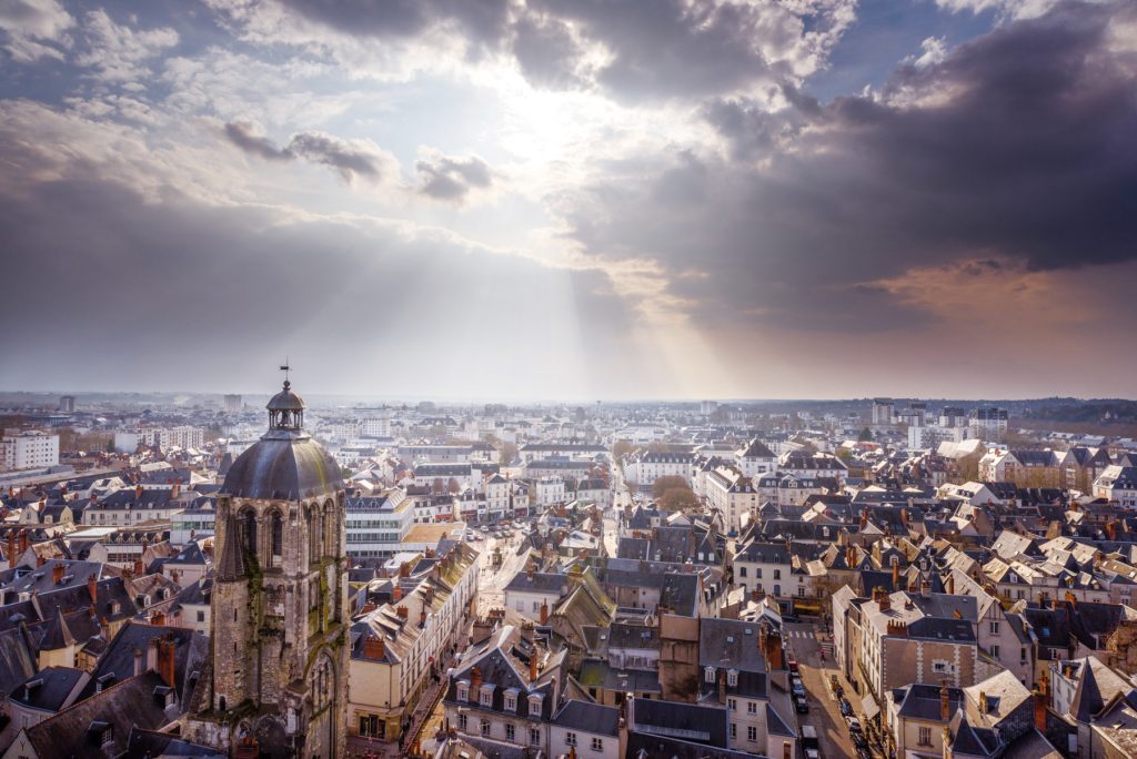 Agence immobilière à Tours : Votre partenaire pour naviguer sur le marché immobilier tourangeau.