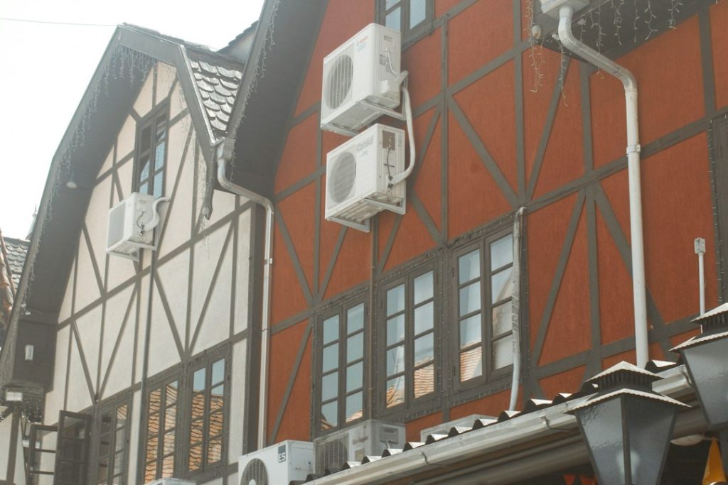 Comprendre la pompe à chaleur réversible pour un immeuble haussmannien